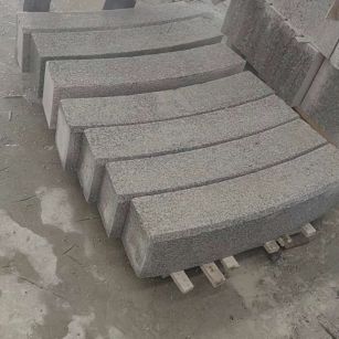商洛芝麻白弧形路牙石