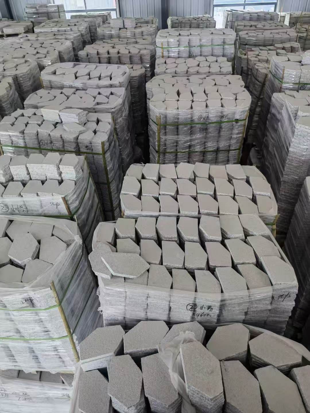 商洛芝麻白石材冰裂纹，碎拼。